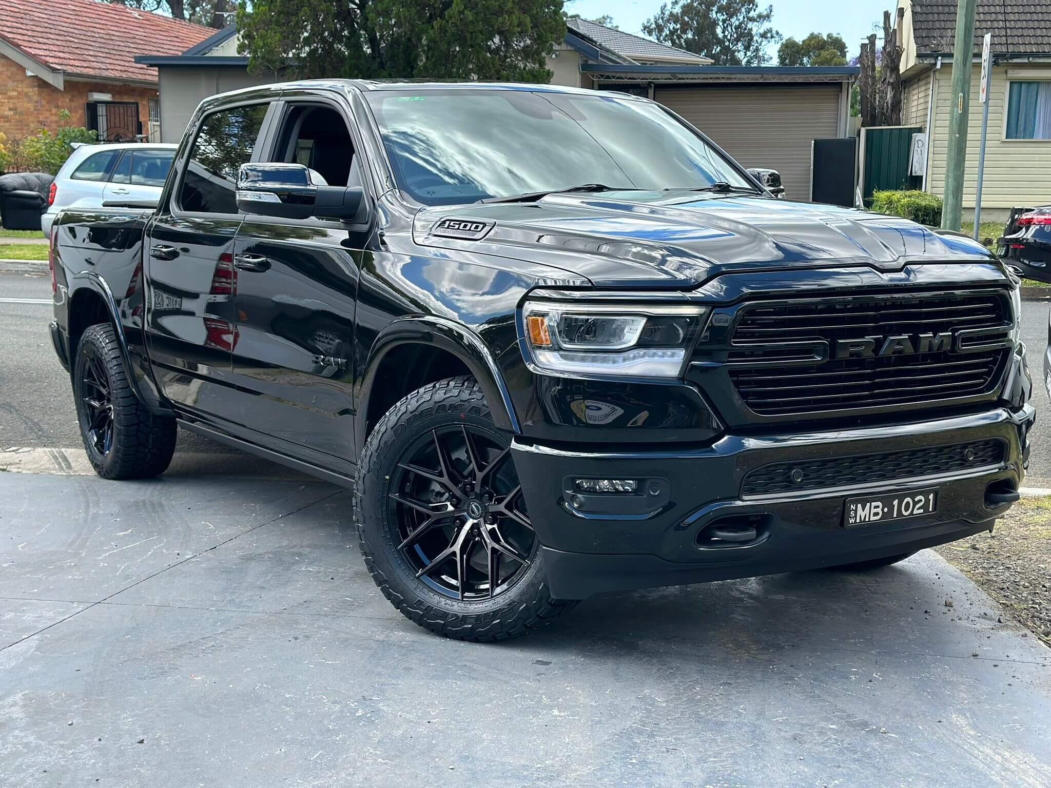 Dodge_RAM_1500_Wheels_GT_Form_GFS1_Gloss_Black_Tinted_Rims_2