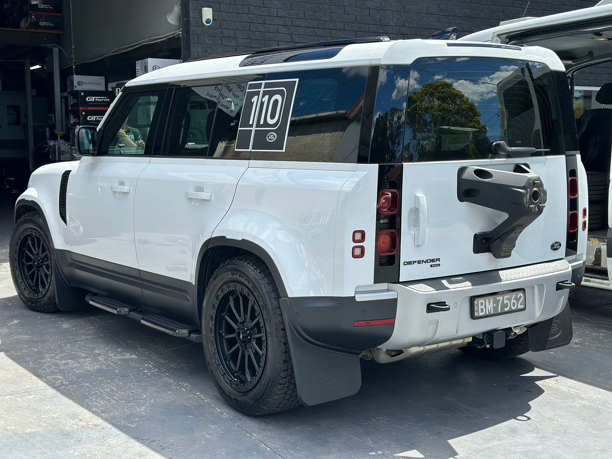 Land_Rover_Defender_Wheels_Blackrock_Viper_Satin_Black_4x4_Rims_3