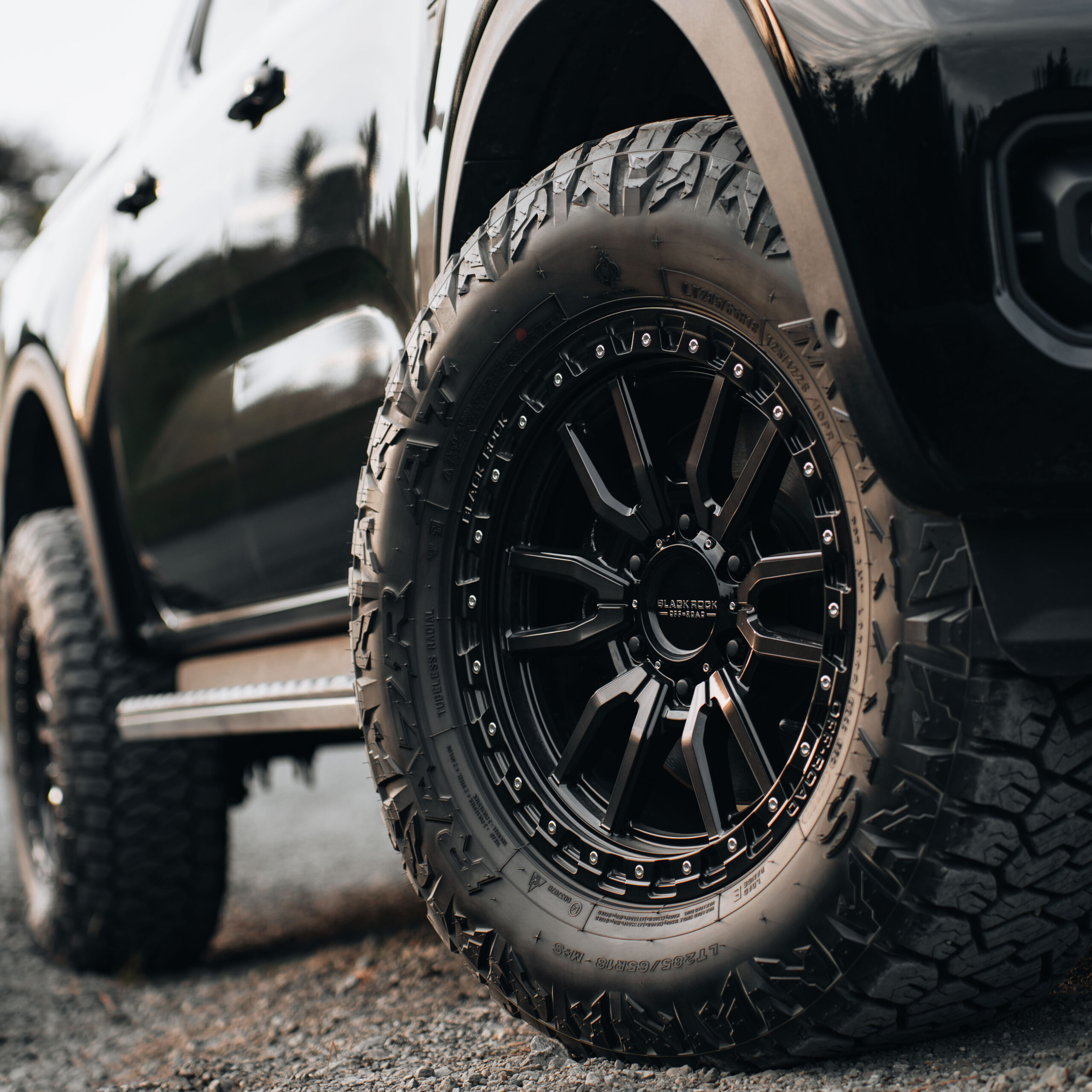 FORD RANGER NEXT GEN | 18" BLACK ROCK RAMBLER GLOSS BLACK TINTED WHEELS