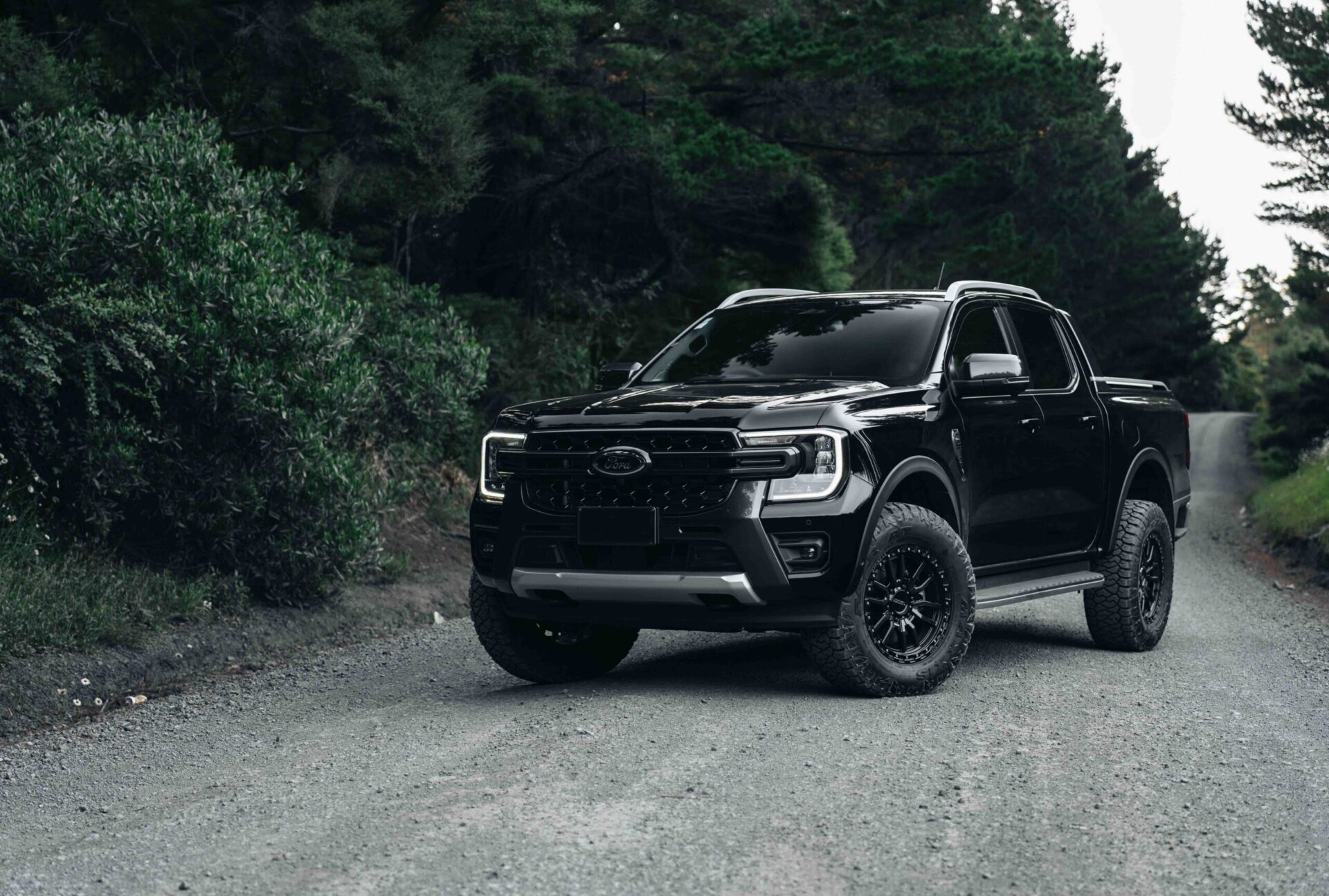 FORD RANGER NEXT GEN | 18" BLACK ROCK RAMBLER GLOSS BLACK TINTED WHEELS
