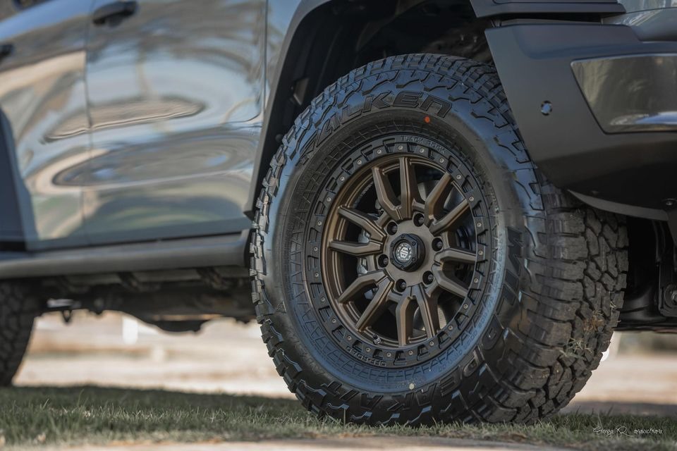 GWM TANK 300 | 18" BLACK ROCK RAMBLER DARK BRONZE BLACK RING WHEELS