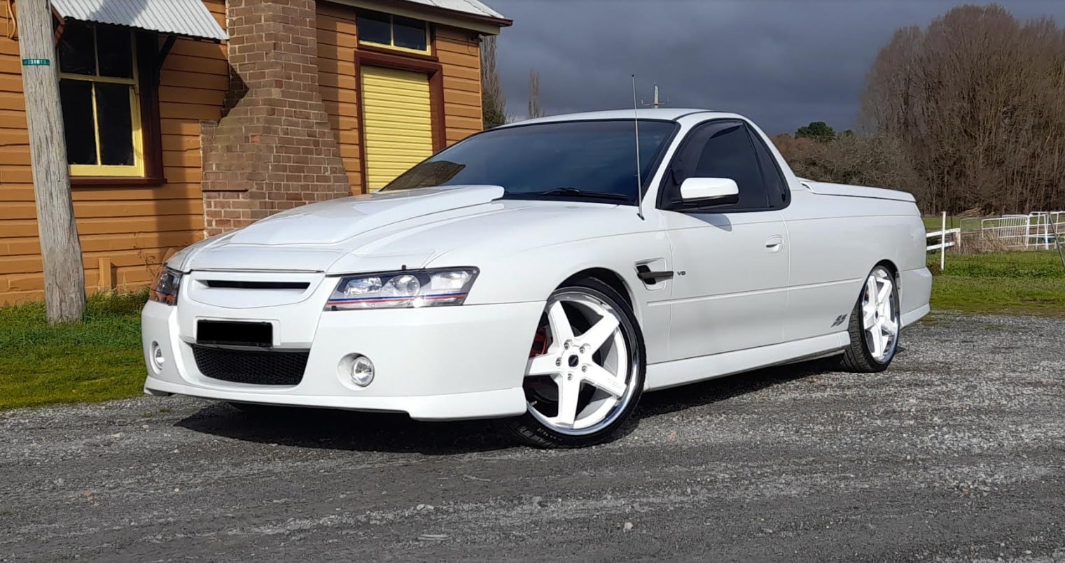HOLDEN COMMODORE UTE | 20" STAGGERED GT FORM LEGACY GLOSS WHITE CHROME LIP WHEELS