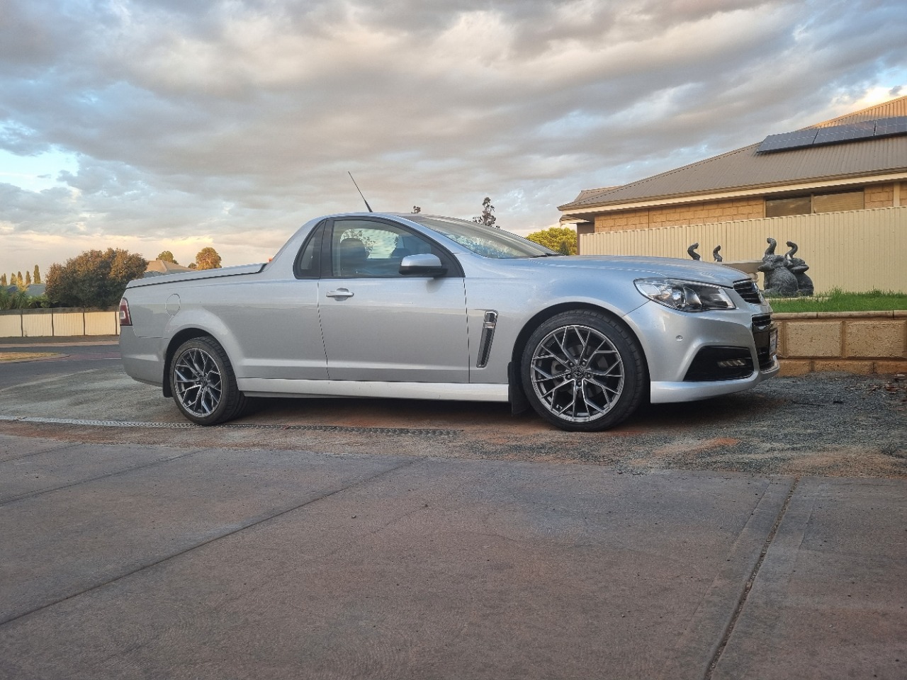 HOLDEN COMMODORE UTE | 19" STAGGERED GT FORM MARQUEE SATIN GUNMETAL MACHINED FACE WHEELS