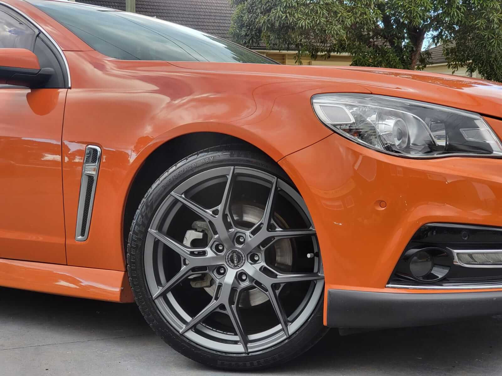 HOLDEN COMMODORE | 20" STAGGERED GT FORM TORQUE SATIN GUNMETAL GREY WHEELS