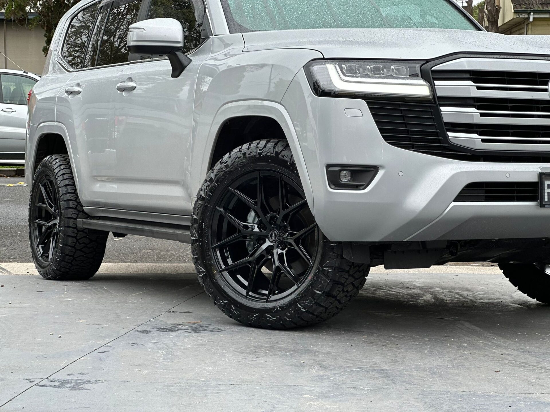 TOYOTA LANDCRUISER 300 SERIES | 20" GT FORM GFS1 GLOSS BLACK WHEELS