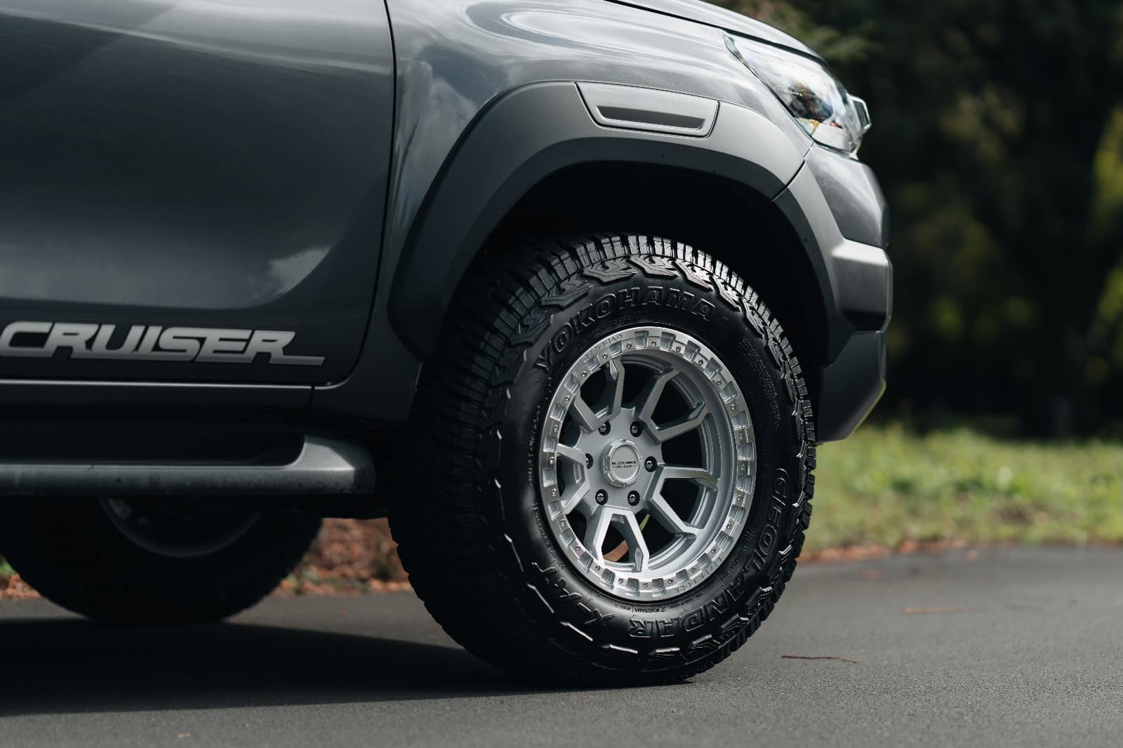 TOYOTA HILUX | 17" BLACK ROCK COBRA 5S SILVER MACHINED WHEELS