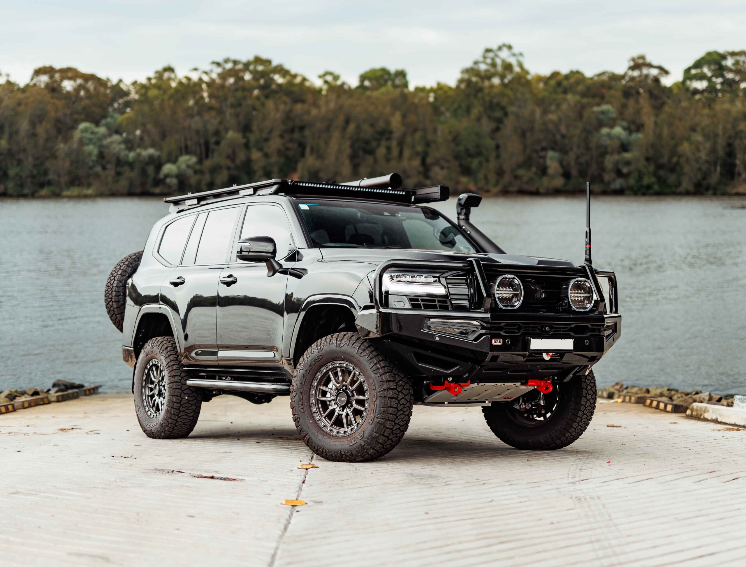 TOYOTA LANDCRUISER PRADO | 17" BLACK ROCK RAMBLER GUNMETAL GREY BLACK RING WHEELS