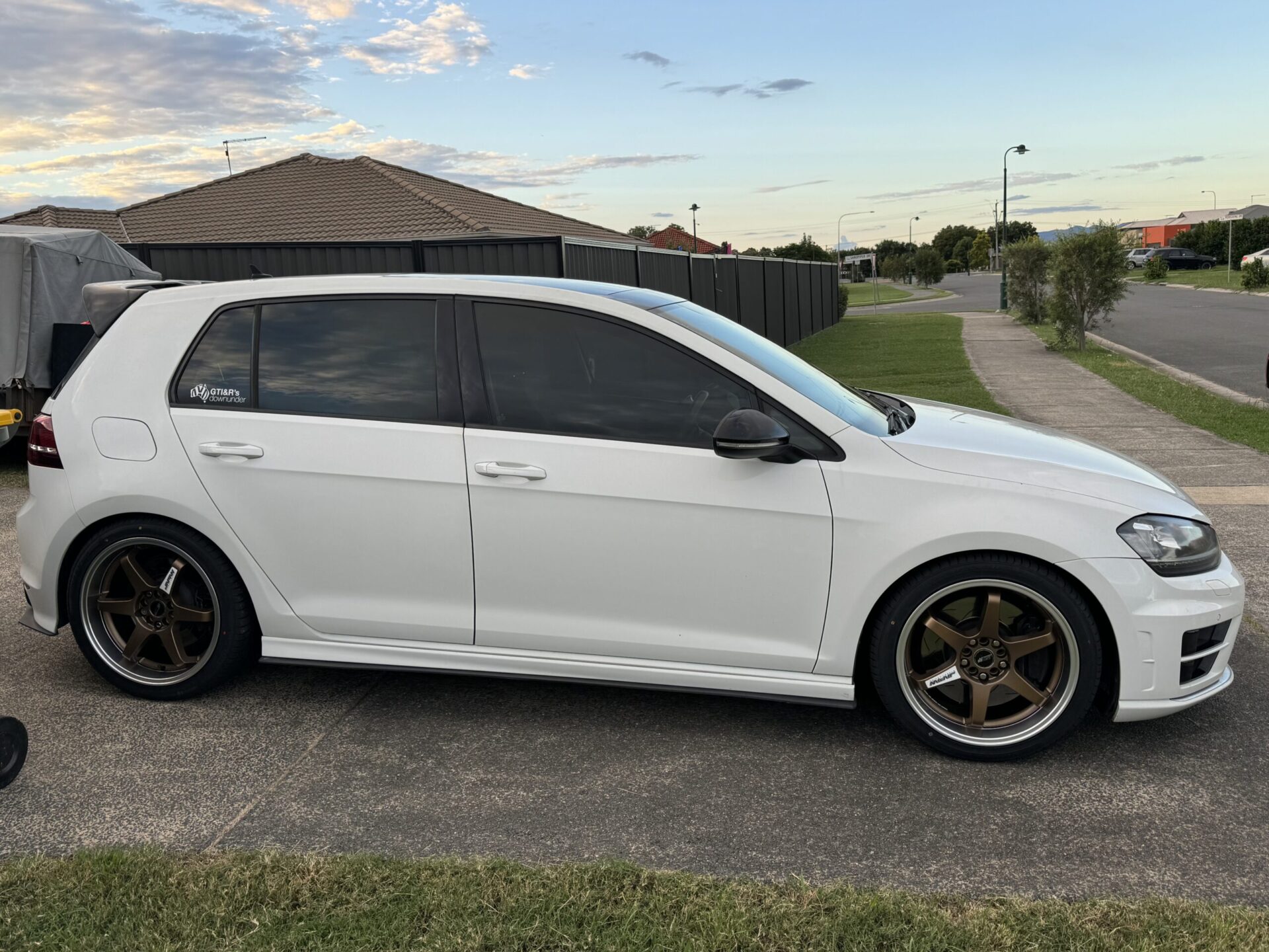 VOLKSWAGEN GOLF GTI | 18" JSR ST21 BRONZE MACHINED LIP WHEELS